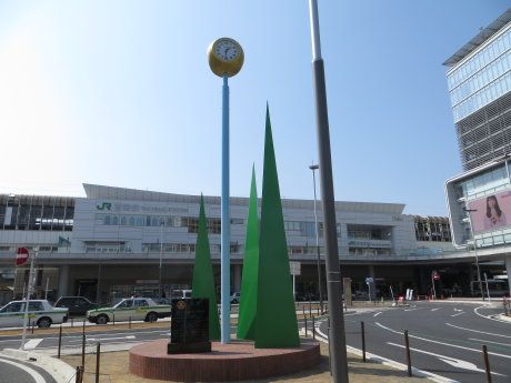 File:Rotary Club monument real-life.jpg