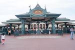Tokyo Disneyland Entrance Gate.jpg